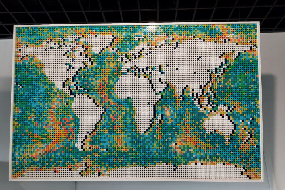 18-Карта мира из Лего.jpg