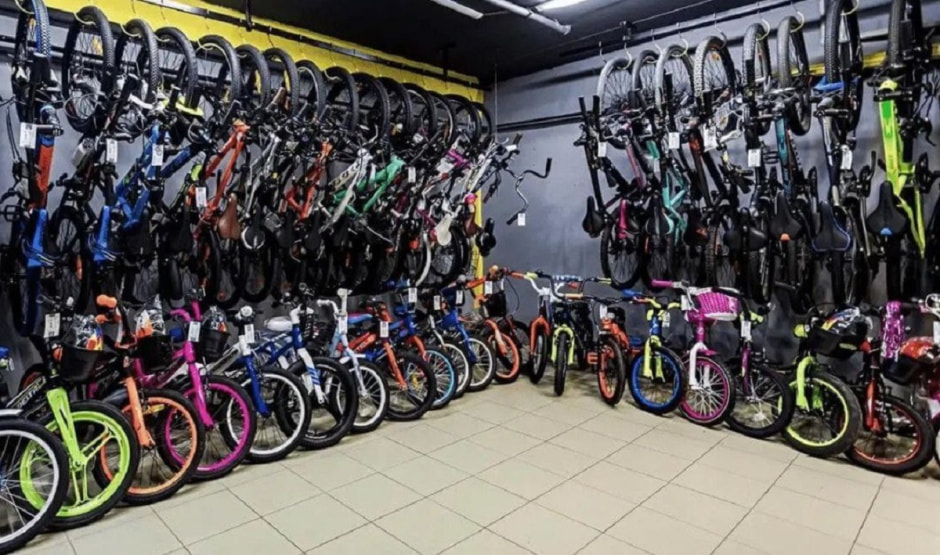 Велосипеды в магазине Велосипеды в магазине.jpg