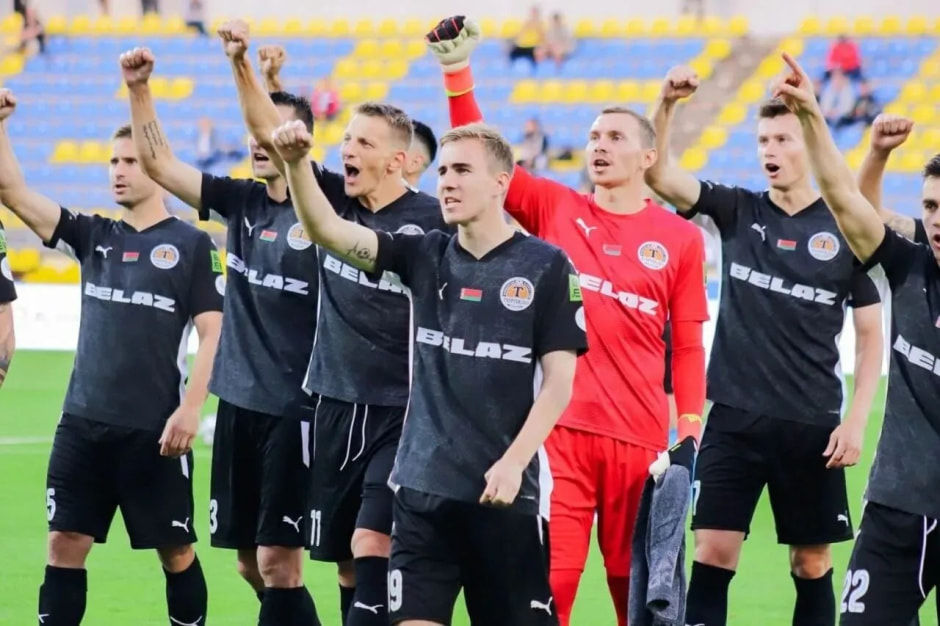 Футболисты