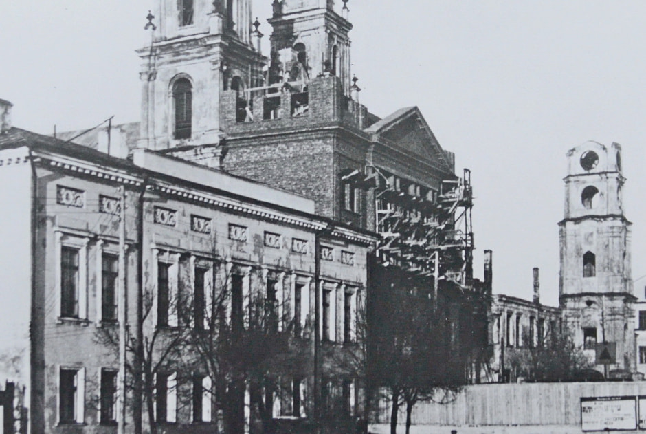 15-Перестройка костела иезуитов в спорткомплекс Спартак.jpg