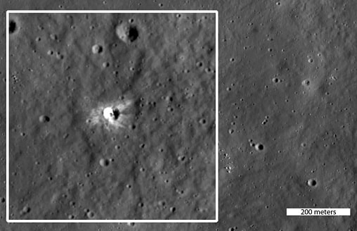 Что-то недавно врезалось в Луну: там нашли новый кратер с яркими “лучами”.