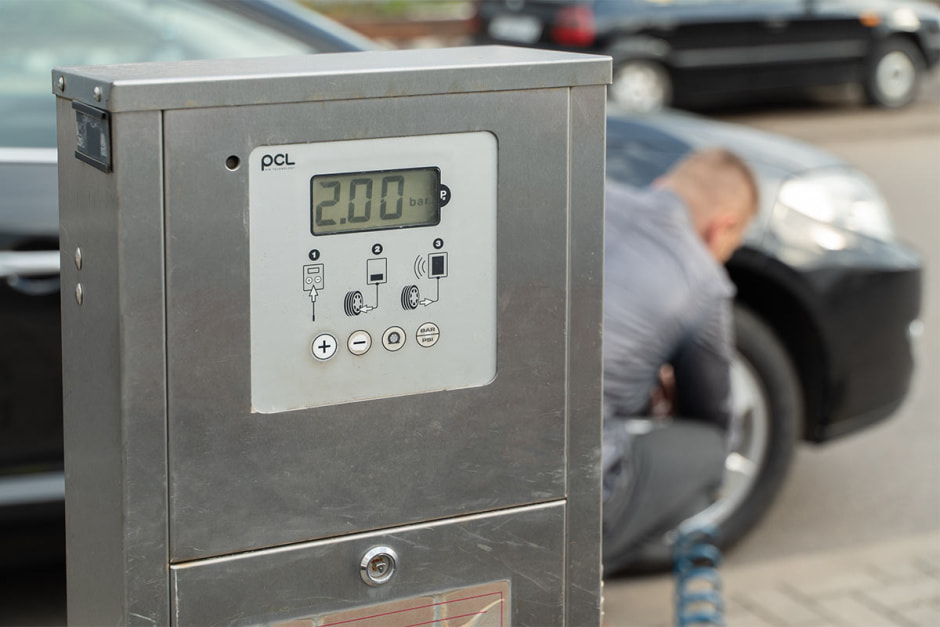 Колонка для накачки автомобильных шин