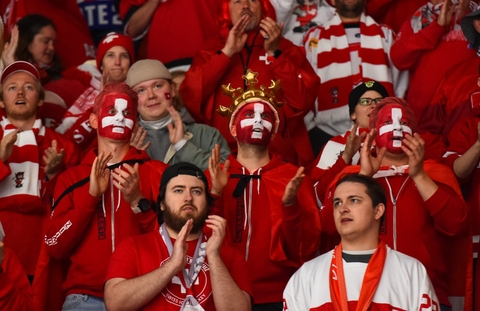 Болельщики Швейцарии.jpg