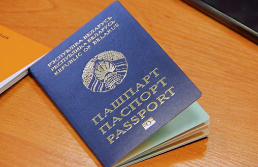 Гомельчанин захотел убрать из паспорта запись об отцовстве – можно ли это сделать?