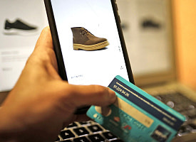 Чтобы не лишиться денег. Милиция посоветовала белорусам сделать это перед покупкой в интернете