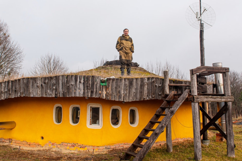 Парень построил дом из глины 32.jpg Парень построил дом из глины 32.jpg