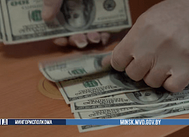 Благодаря одной фразе таксист из Столбцов спас у пенсионерок 70 тысяч рублей