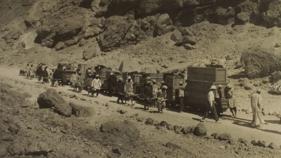 вывоз сокровищ Тутанхамона