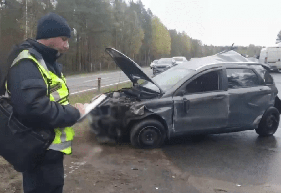 Пока водитель ждал ГАИ на трассе Минск-Гомель, в авто врезался фургон — смертельное ДТП в Осиповичском районе.png
