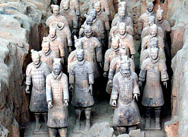 От случайной находки до наследия ЮНЕСКО. Кого охраняла терракотовая армия и откуда взялась ещё одна?