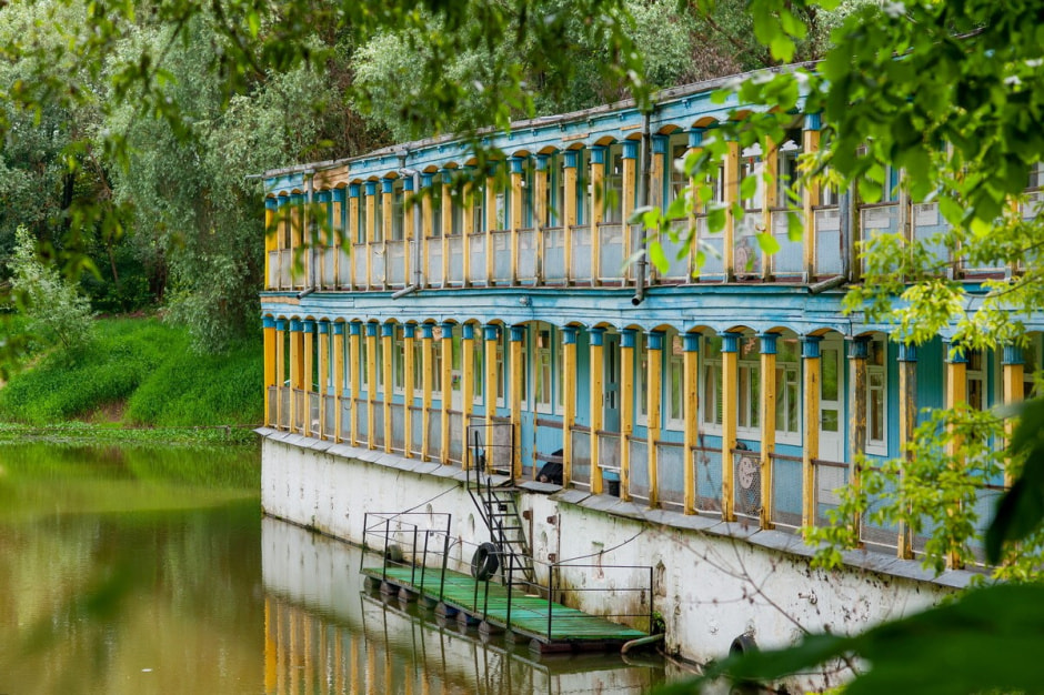 Корабль-отель на Днепре 2.jpg