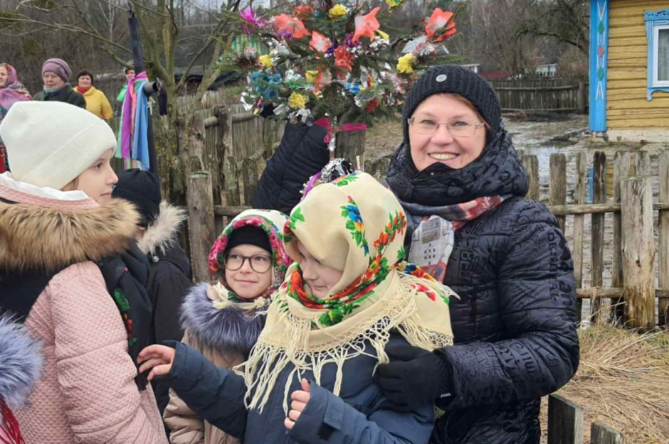 Таццяна Валодзіна падчас абраду Чырачка ў Лельчыцкім раёне.jpg