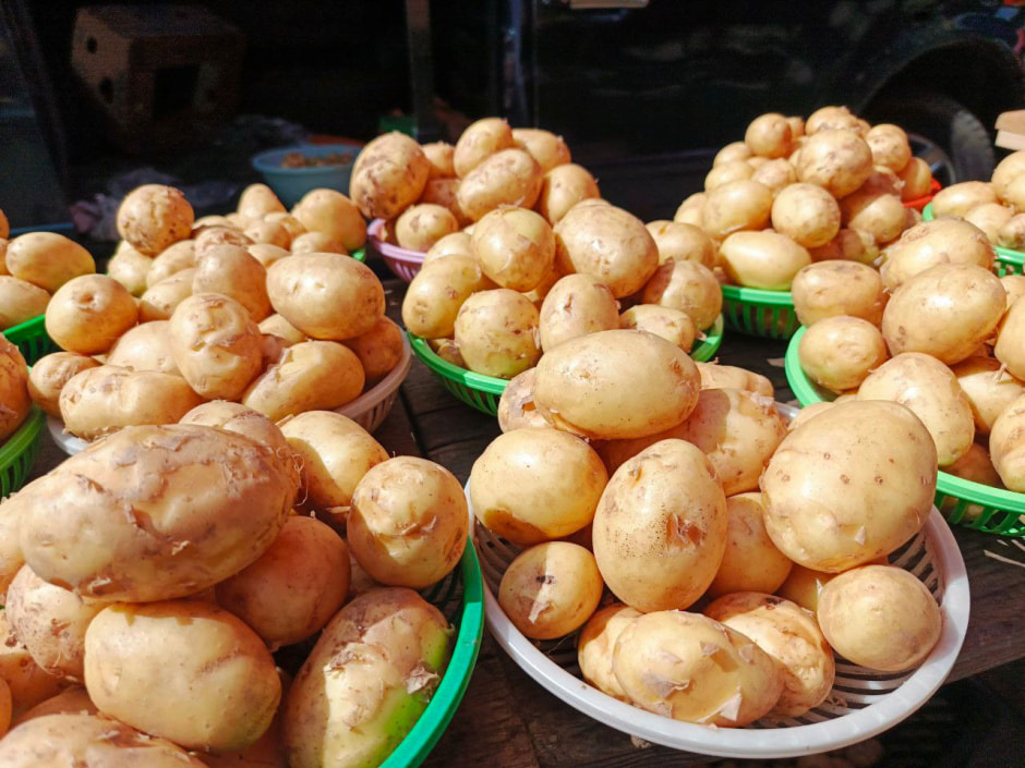 молодой картофель на ярмарке.jpg