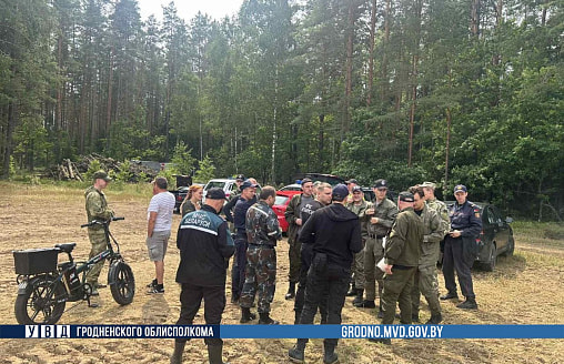 В Гродненском районе полсотни человек третий день ищут пропавшего грибника