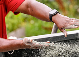 Каменная пыль против глобального потепления. Ученые предложили новый способ улавливать CO₂