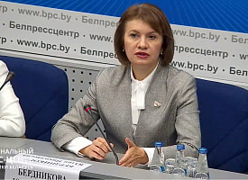 В министерстве объяснили, почему хотят привязать “декретные” выплаты к зарплате родителя. Все из-за возраста?