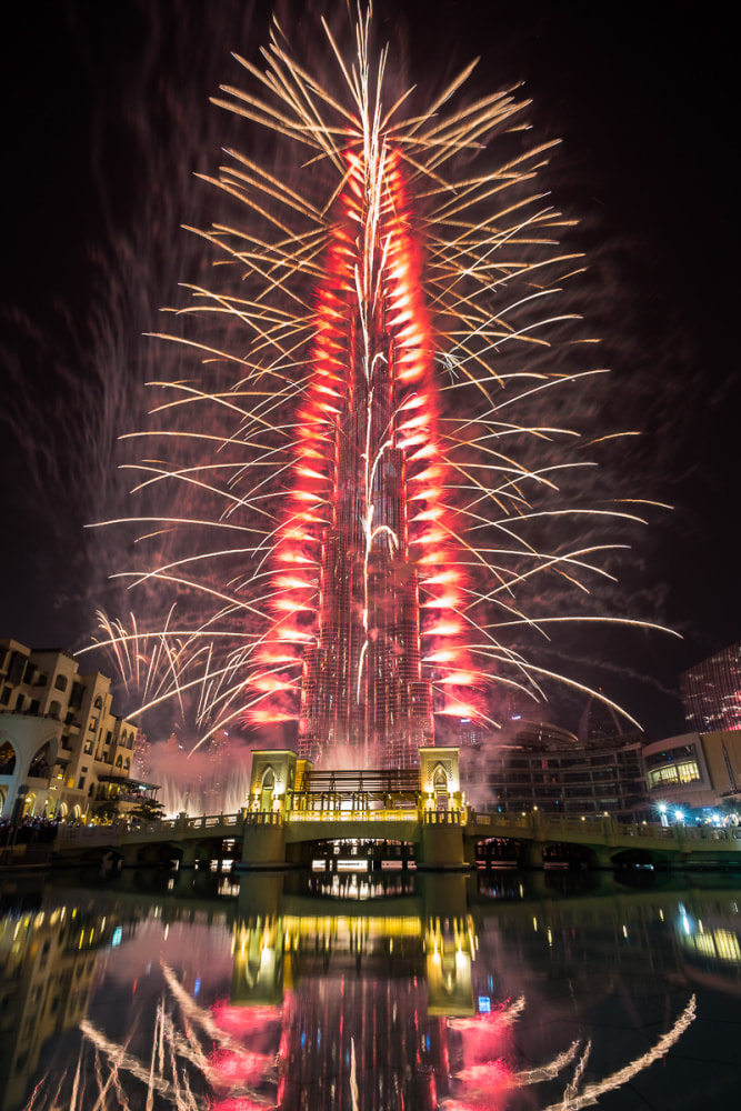 Burj Khalifa NYE Fireworks.jpg