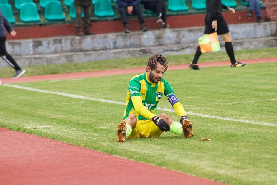 Недокомплект клубов в высшей лиге РБ по футболу Макслайн 2.jpg