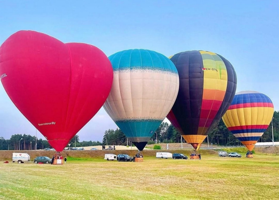 2-Белорусские монгольфьеры на старте.jpg