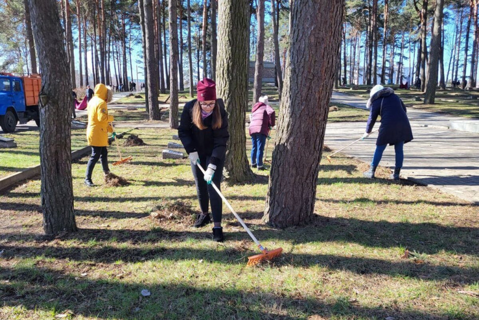 люди на субботнике