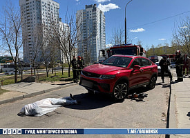 Лежал на дороге во дворе: в Минске водитель Geely наехала на мужчину