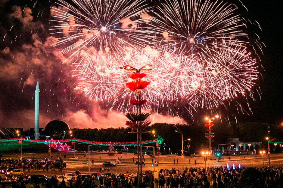 Фейерверк ко Днб Победы в Минске