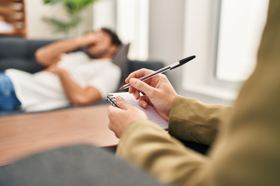 Ученые связали биполярную депрессию с нарушениями метаболизма и циркадных ритмов.jpg