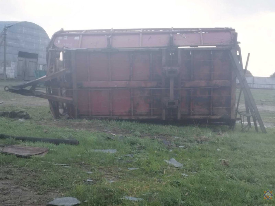 Перевернутая сельхозтехника.jpg