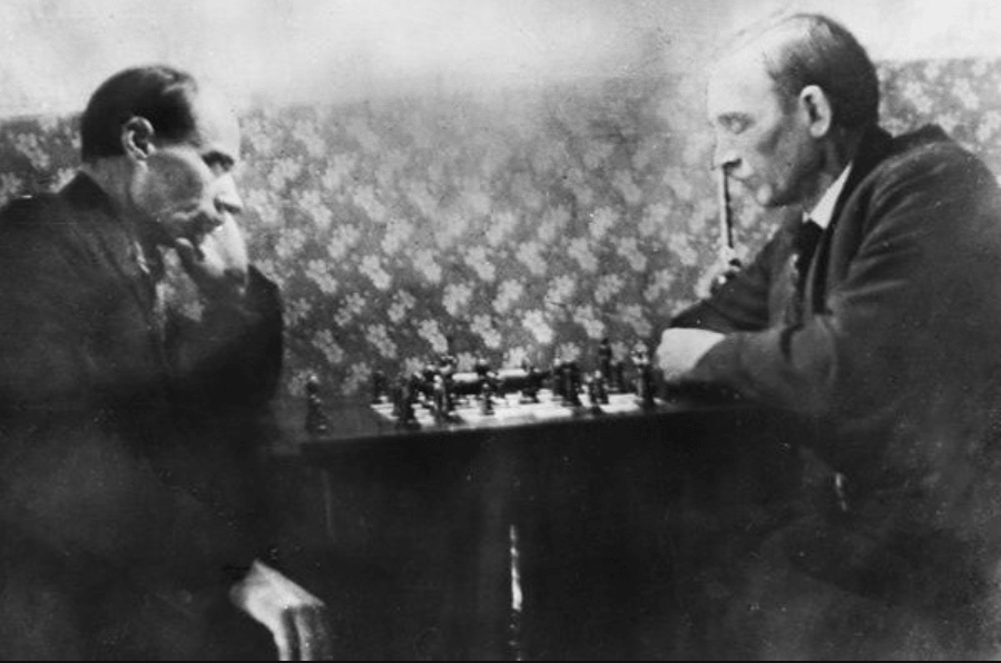 Колас и Купала играют в шахматы