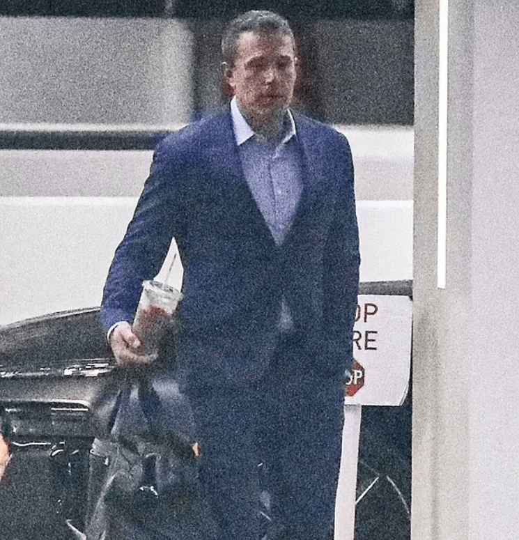 Бена Аффлека засняли без обручального кольца. Брак с Джей Ло 