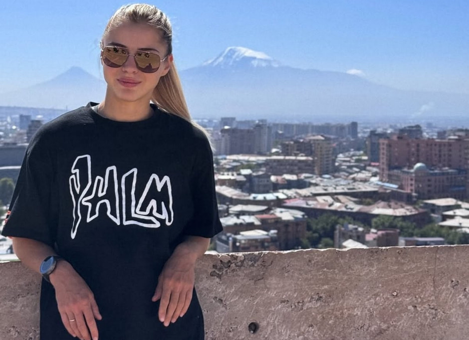 Анна Доморацкая на сборе в Армении.jpg