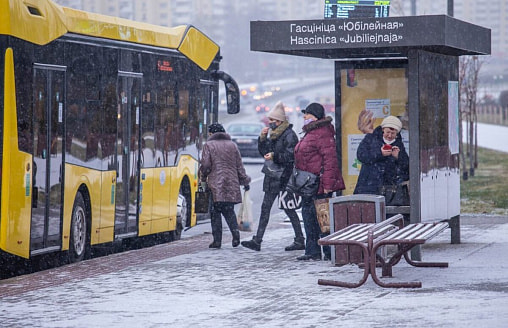 Свыше 10 тысяч рублей. Минчан на остановках предупредили о большом штрафе – за что?