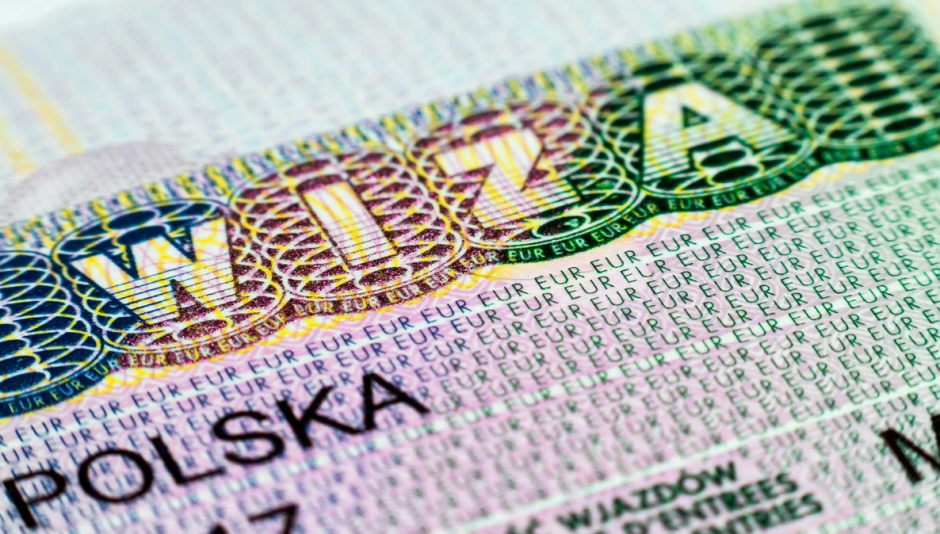 Польшу еще в прошлом году называли самой лояльной страной по выдаче рабочих виз. Сегодня уже нет.png