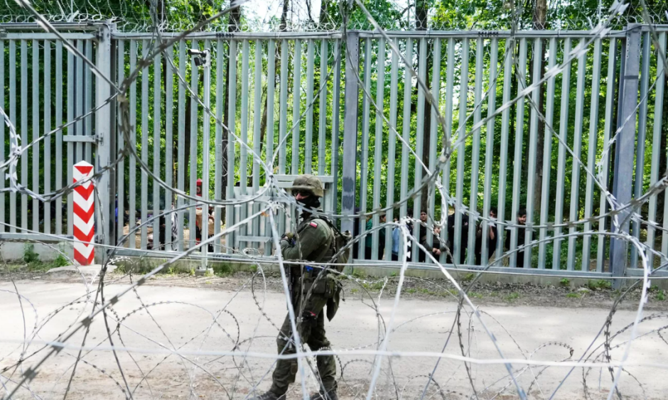 Польша укрепляет заграждения на границе с Беларусью – 