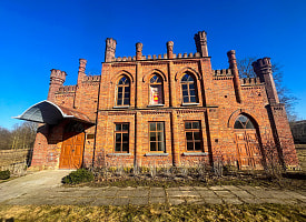 Неоготический маёнтак и дуб писательницы: что посмотреть в малоизвестной деревне под Ляховичами