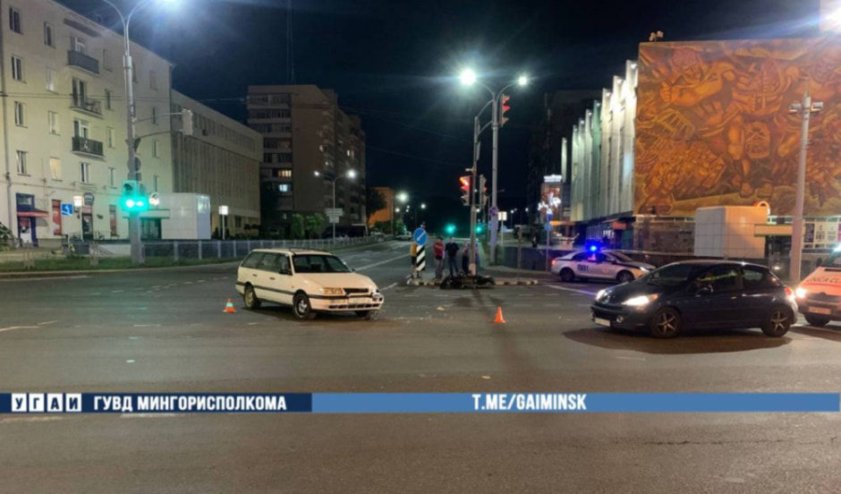 В Минске Volkswagen не уступил дорогу байкеру на Honda. Травмирован мотоциклист и его пассажирка (2).jpg