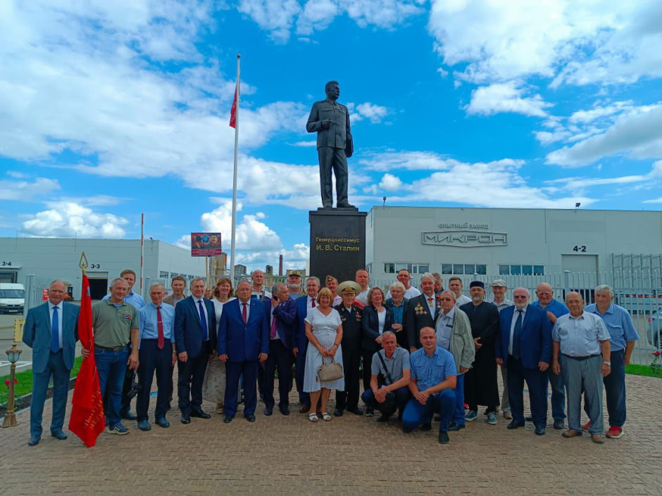 памятник сталину.jpg