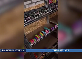 Минский одиннадцатиклассник устроил бизнес на вейпах: в гараже нашли более тысячи флаконов