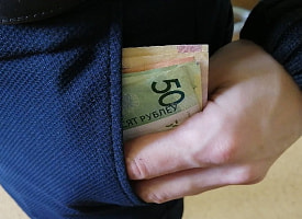 Минчанин присвоил 830 тысяч рублей, прикрываясь помощью детям: деньги ушли на авто и квартиру