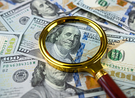 Валюта скачет, белорусы – в очередях перед обменниками. Доллар и евро рухнули на торгах 27 марта