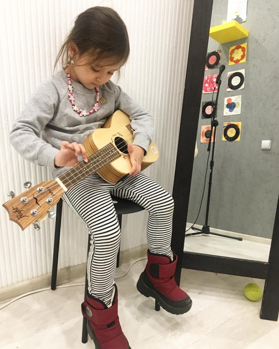 LOVA MUSIC укулеле.jpeg