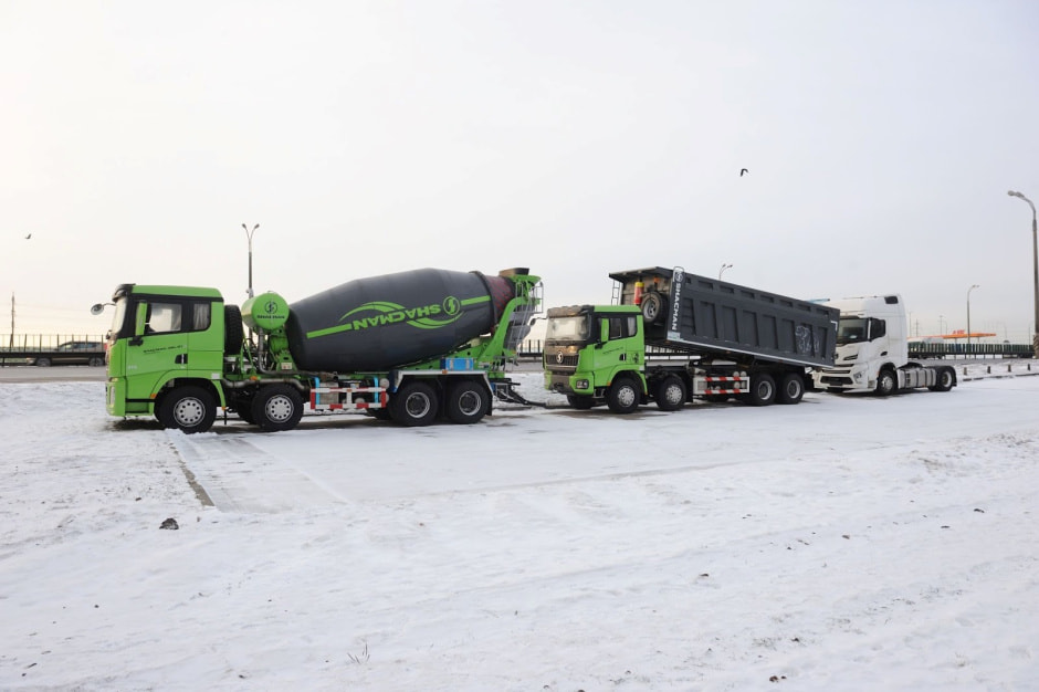 Грузовики Shacman 4.jpg