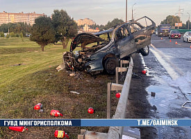 На МКАД после ДТП загорелся Fiat: водитель попал в больницу