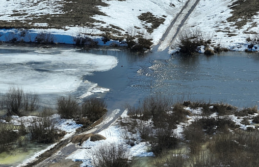 В Беларуси 2 моста ушло под воду. МЧС призвало сделать это на участках