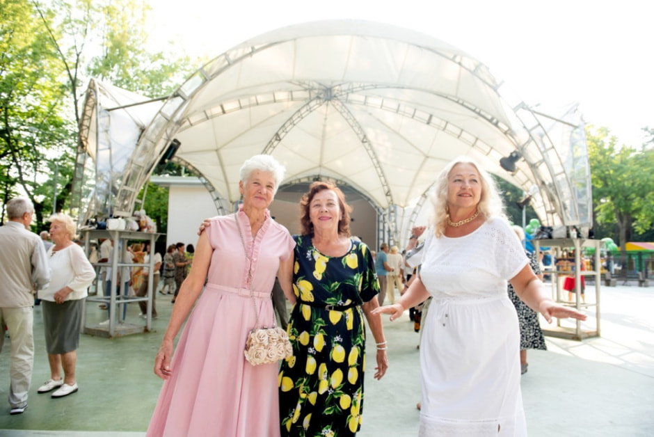 Танцы 60 в парке Челюскинцев 10.jpg