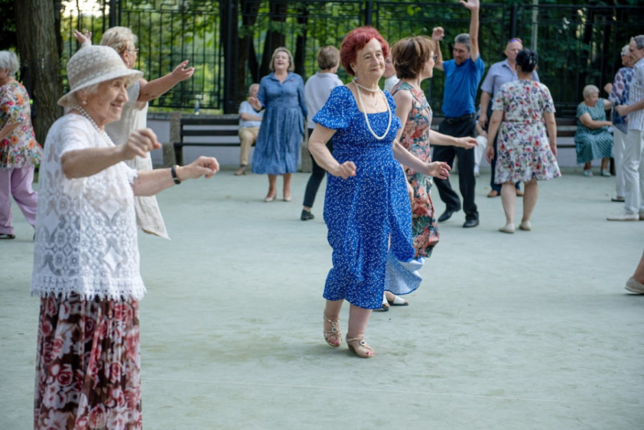 Танцы 60 в парке Челюскинцев 15.jpg