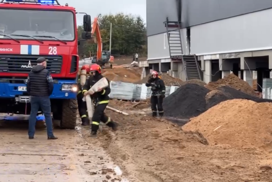 Показываем фото и видео с пожара строящегося торгового центра в Минске (5).png Показываем фото и видео с пожара строящегося торгового центра в Минске (5).png