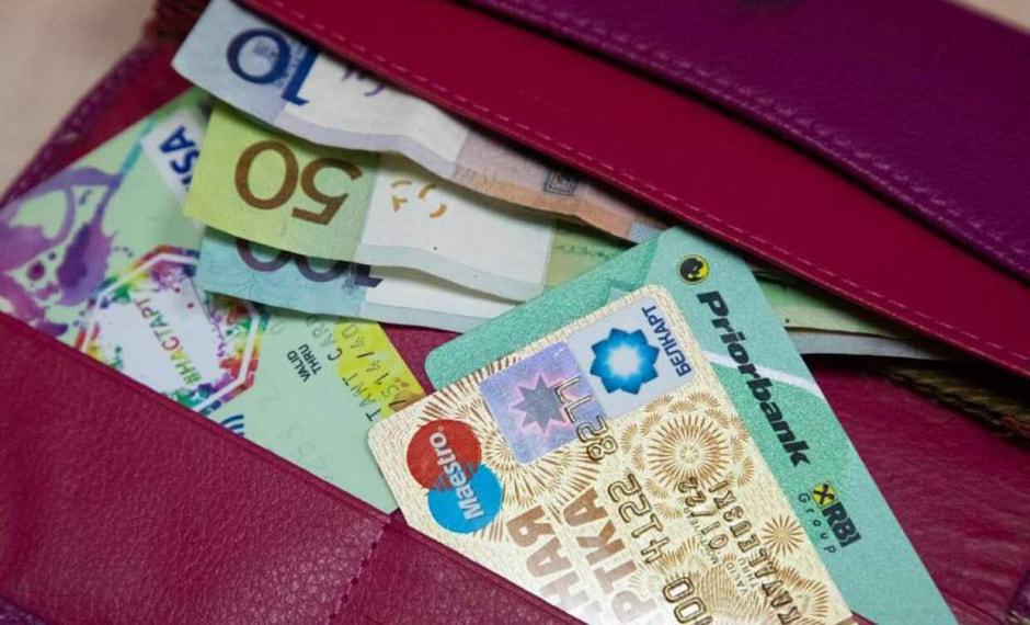 карточки и белорусские рубли