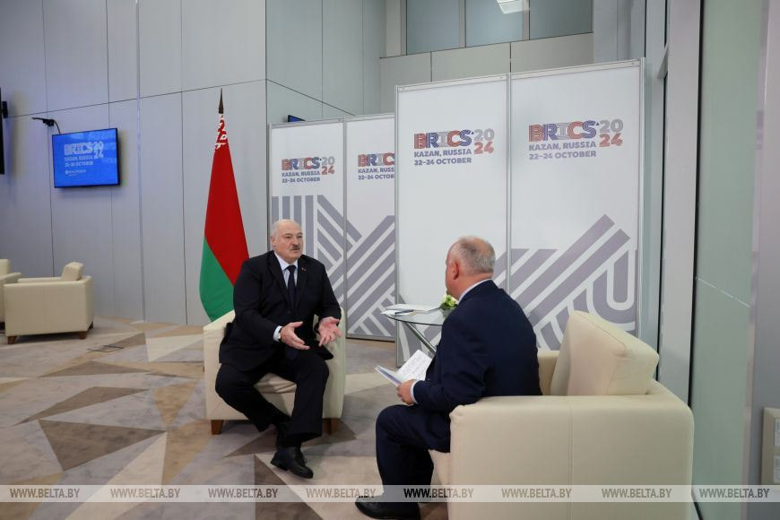 Лукашенко заявил, что Путин никогда не применит ядерное оружие, которое есть в Беларуси, без его согласия.jpg