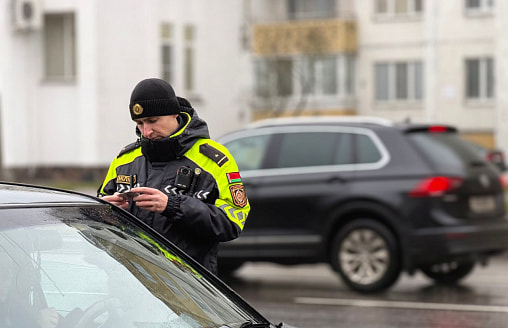 Штраф – 8400 рублей. Водителя из Гомеля лишили прав после звонка “бдительных граждан”